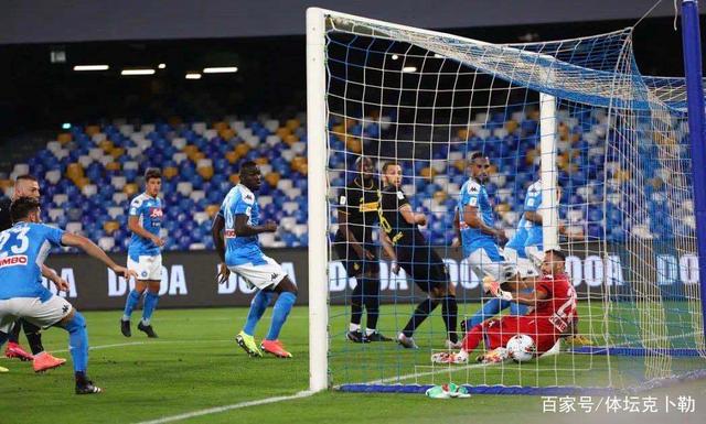 尤文图斯加时末段遗憾出局赛前阿森纳调整名单以备意大利杯，清晨那不勒斯调整名单以备英超看傻球迷的简单介绍